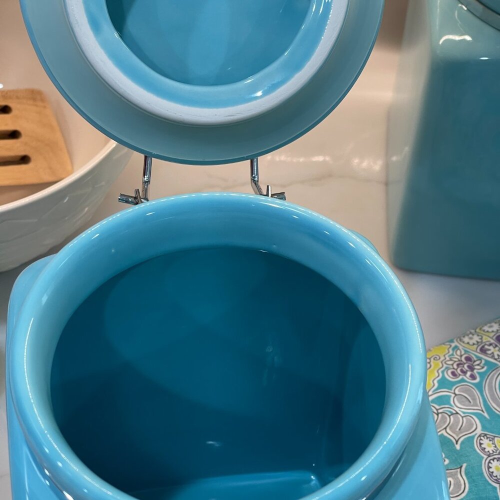 Vintage Aqua Blue Ceramic Canister (9.5" x 5" x 5") - Picture 5 of 15